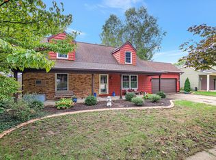 205 Peacock Dr, Mahomet, IL 61853