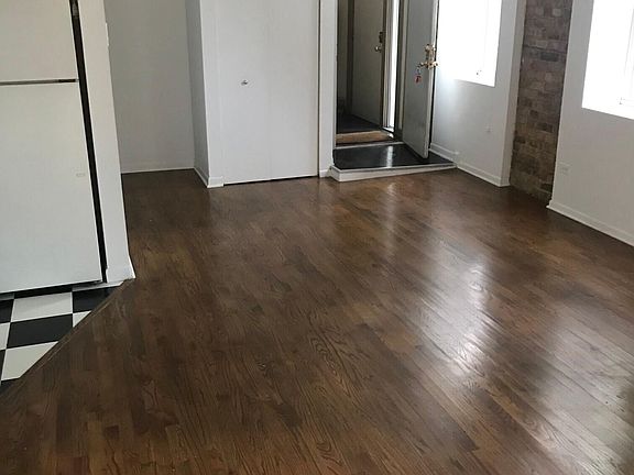4th image of 2057 W Dickens Ave #1A