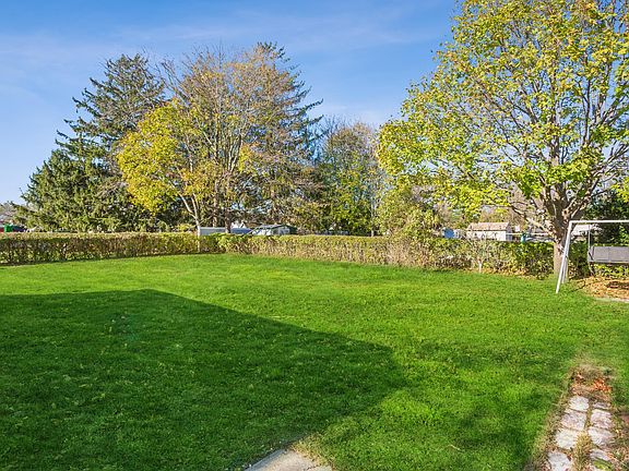 5th image of 97 Sunrise Ave