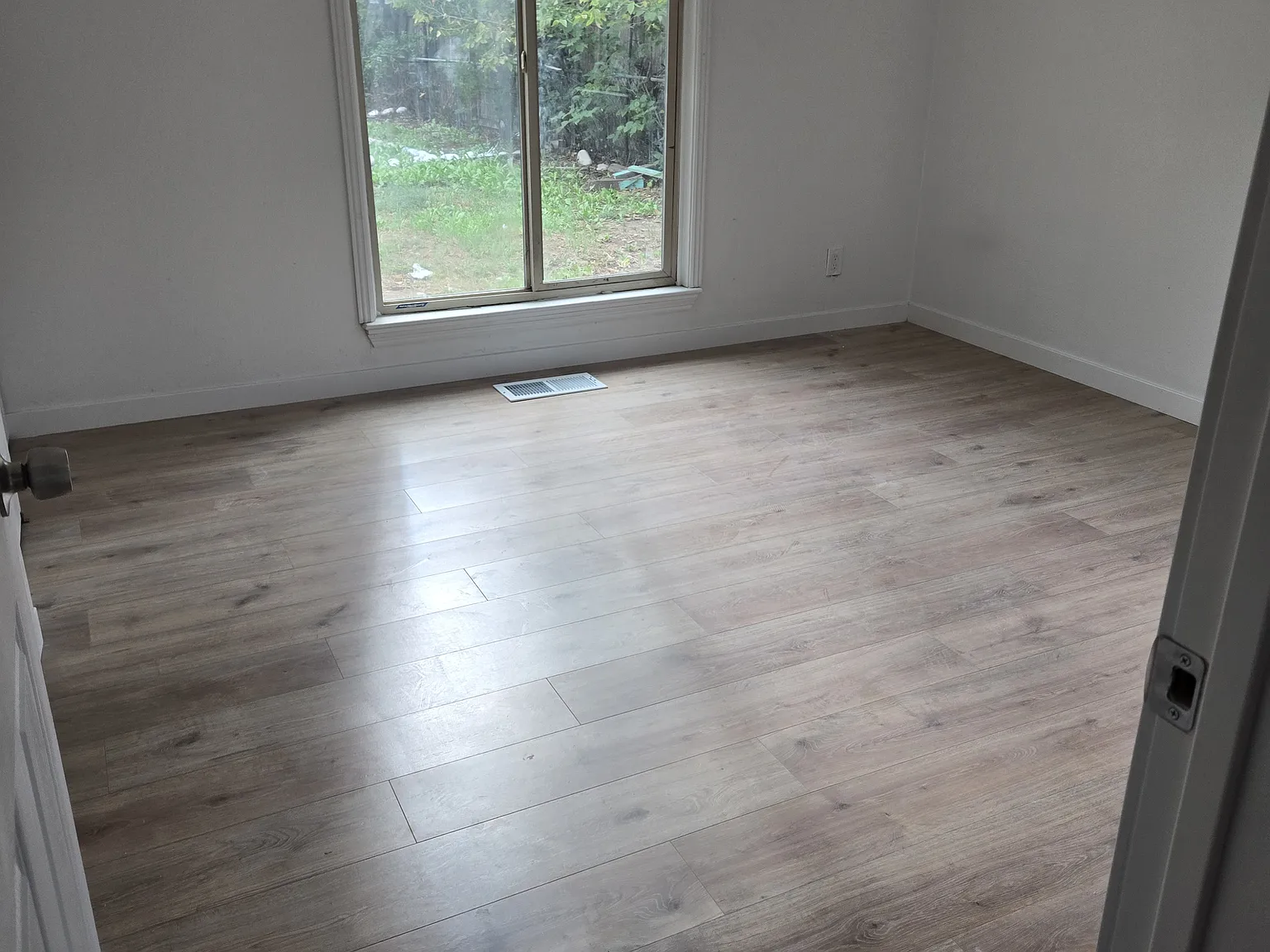 3 bed, 1290 sqft, $2,650 — Photo 3