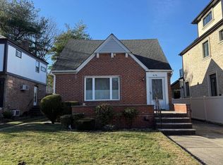 8046 Chevy Chase St, Jamaica, NY 11432
