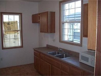 4th image of 639 Highland Ave