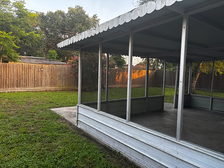 1518 Cambridge Dr — Photo 29