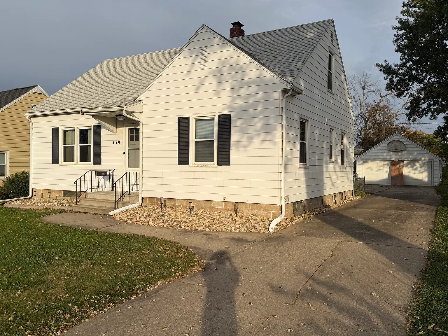 4 bed, 1.5 bath, 1500 sqft, $3,000 — Photo 2