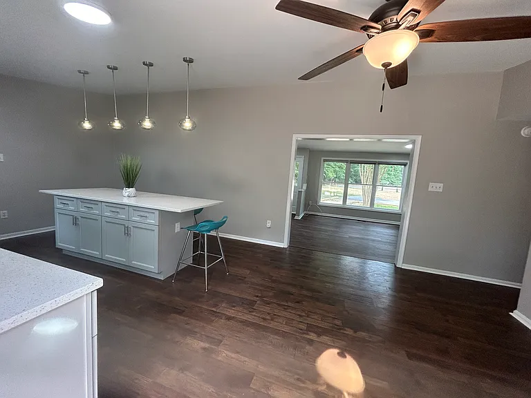 525 Clubhouse Dr — Photo 8