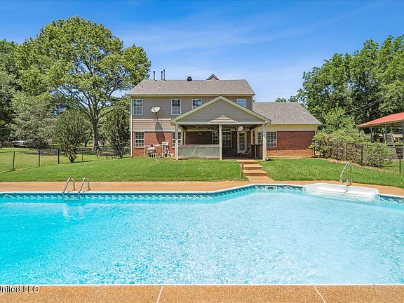 2nd image of 4819 Hillsdale Dr