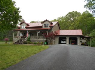 268 Davis Farm Dr, Franklin, NC 28734