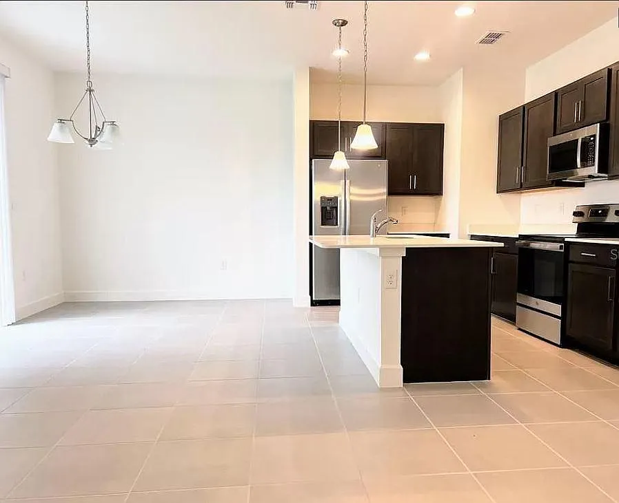 3 bed, 2.5 bath, 1805 sqft, $2,490 — Photo 4