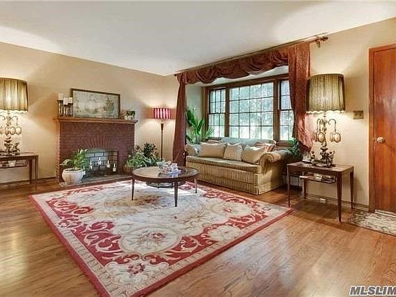 3rd image of 44 Wyandanch Ave