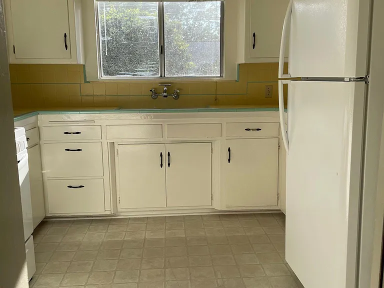1037 S Bedford St #6 — Photo 3