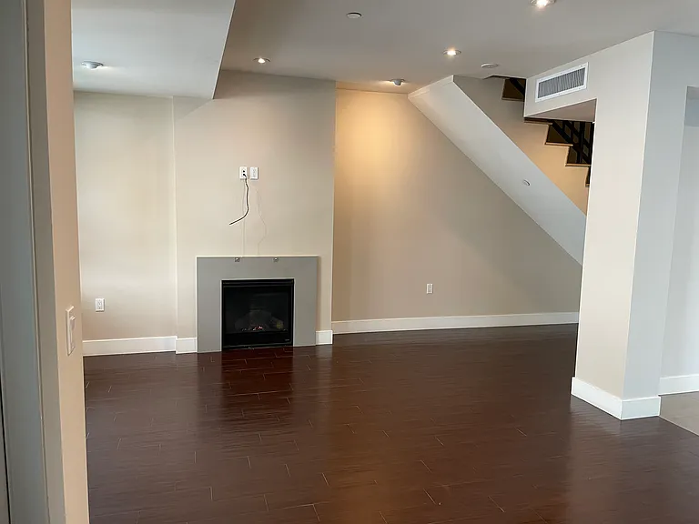 1666 Greenfield Ave #103 — Photo 3