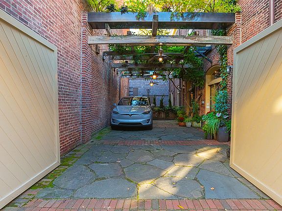 5th image of 258-60 S Van Pelt St