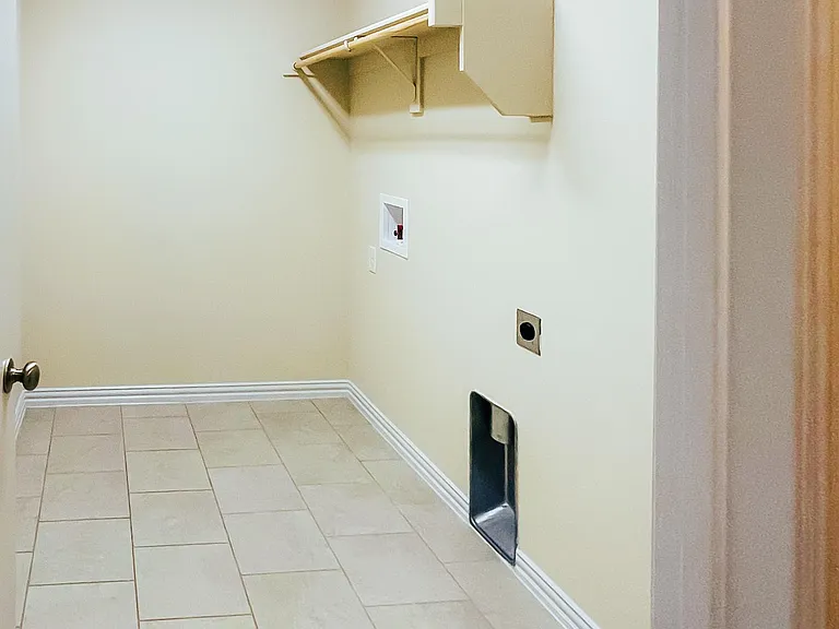 352 Emerald Creek Dr — Photo 5