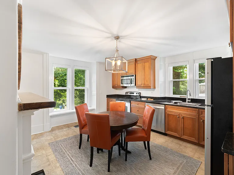 77 Coggeshall Ave — Photo 14
