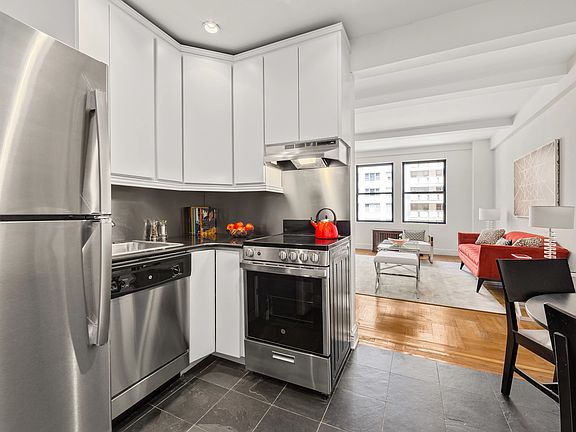3rd image of 20 W 72nd St APT 701