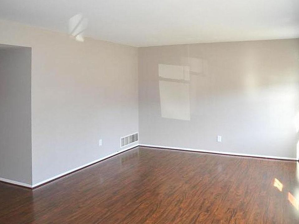 1st image of 1541 Charlestown Dr