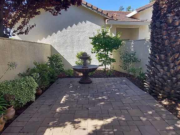4th image of 223 Doulton Ct