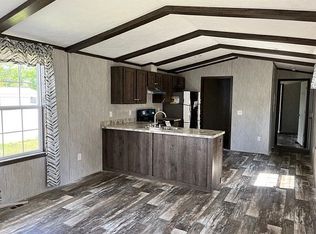 89 Garage Rd, Farmington, NY 14425