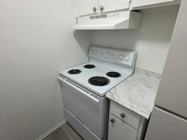 24801 Jefferson Ave APT 15, Saint Clair Shores, MI 48080