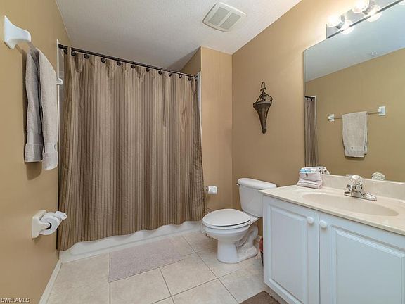4th image of 9165 Celeste Dr #3-204