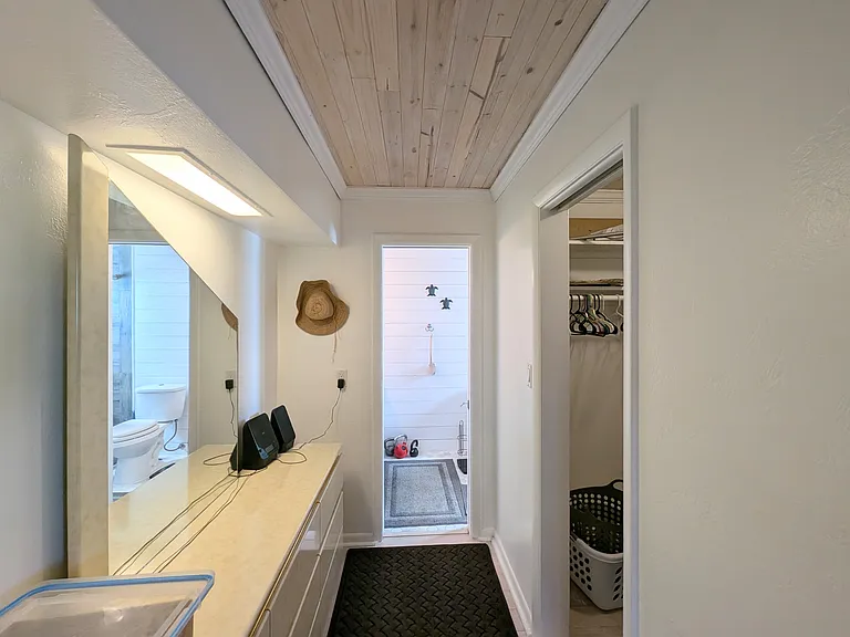 230 Robert Ct — Photo 11