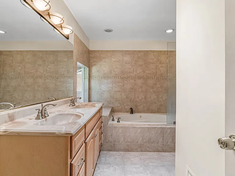 5170 E Huntington Ave — Photo 24