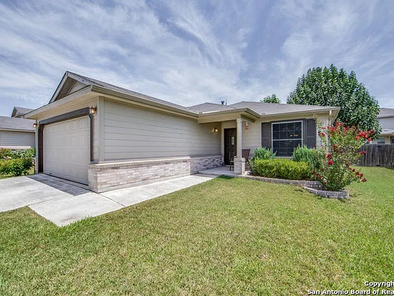 121 Pointe Loop — Photo 1
