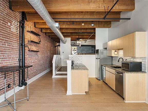 2nd image of 700 Broadway Blvd #402