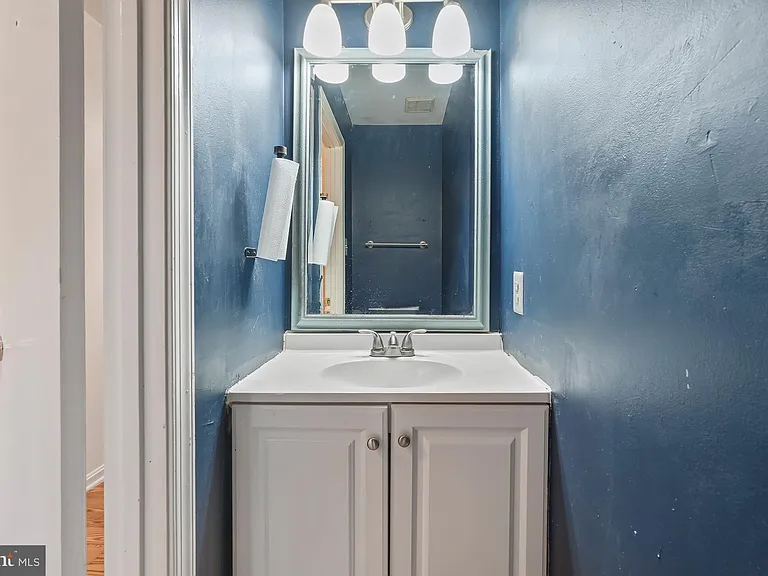 15957 Alameda Dr — Photo 5