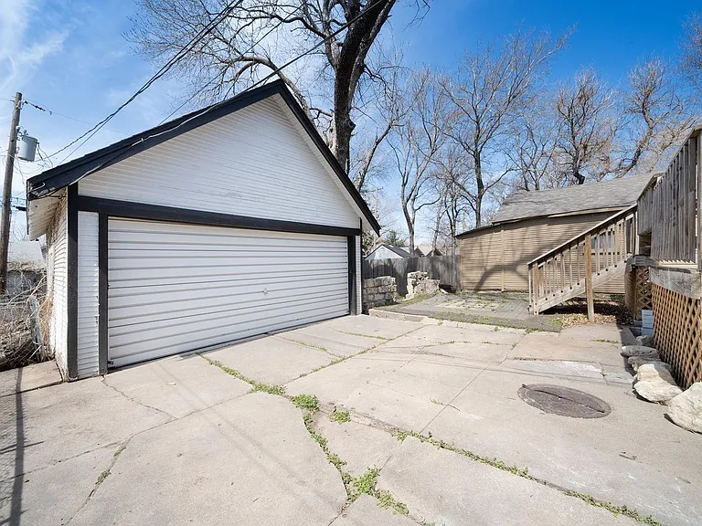 225 N Rutan Ave — Photo 17