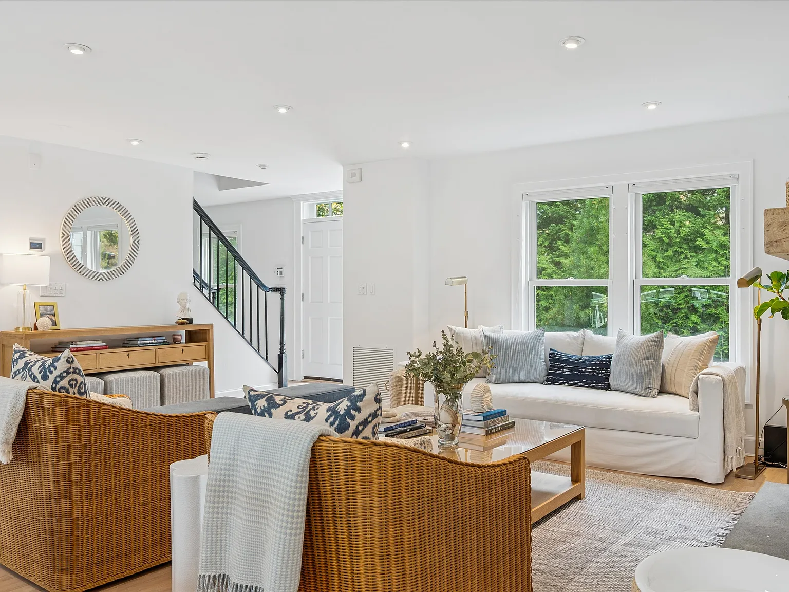 Charming Sag Harbor Village Colonial — Photo 4