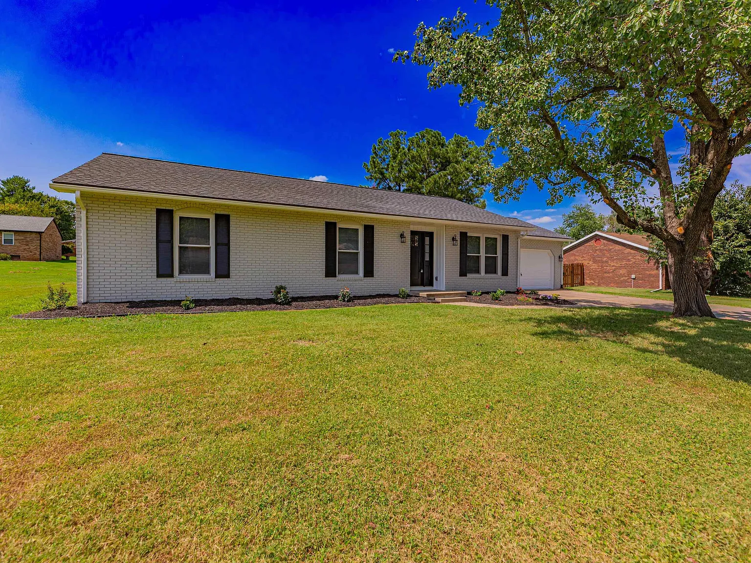 3 bed, 2.0 bath, $2,195 — Photo 2