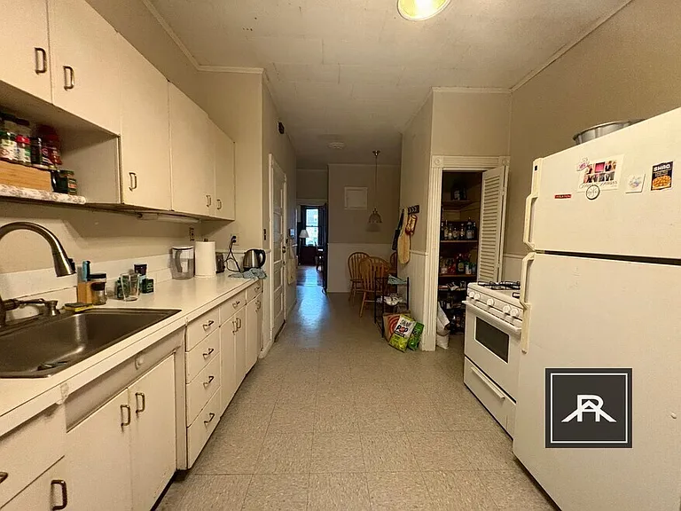 14 Euston St #1 — Photo 17