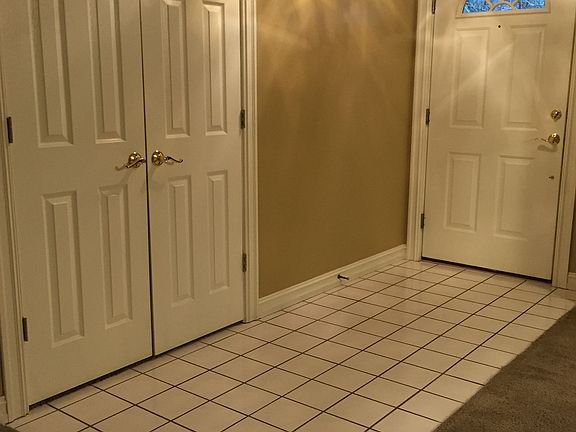 Main entrance & closet