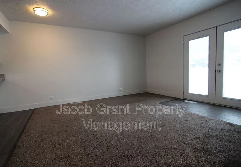 1474 S Falcon Dr — Photo 2