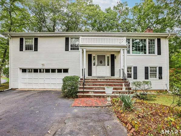 14 Chipping Lane, Norwalk, CT 06854