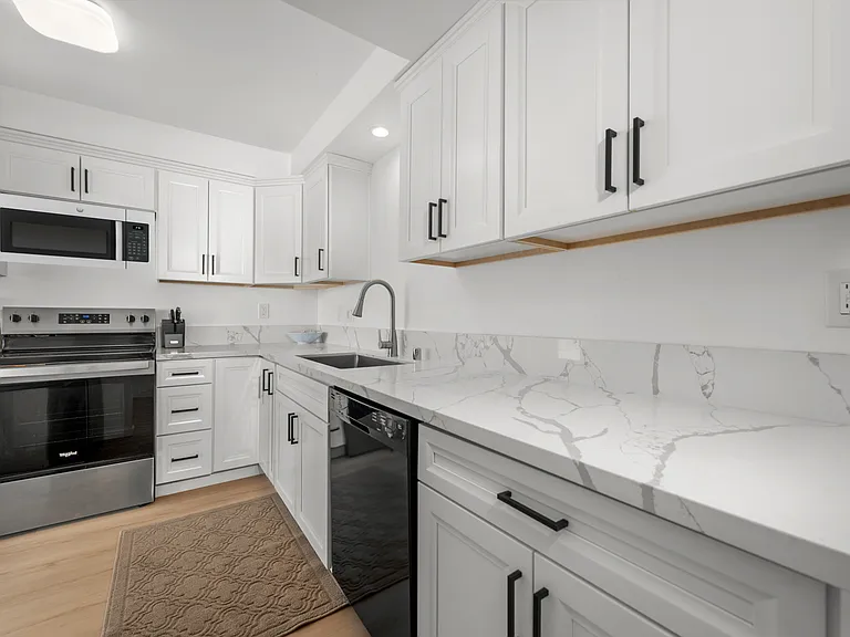 3810 Riviera Dr #2 — Photo 5