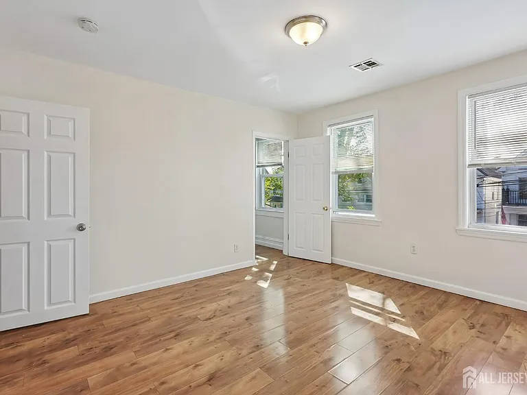 660 Charles St #2 — Photo 11
