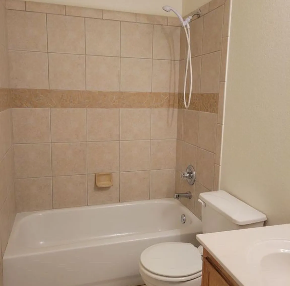 3 bed, 2.5 bath, 1110 sqft, $1,400 — Photo 2