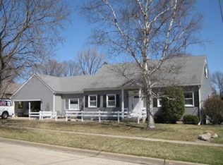 1316 Elizabeth St, Dekalb, IL 60115