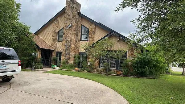 5 bed, 3712 sqft, $2,500 — Photo 1