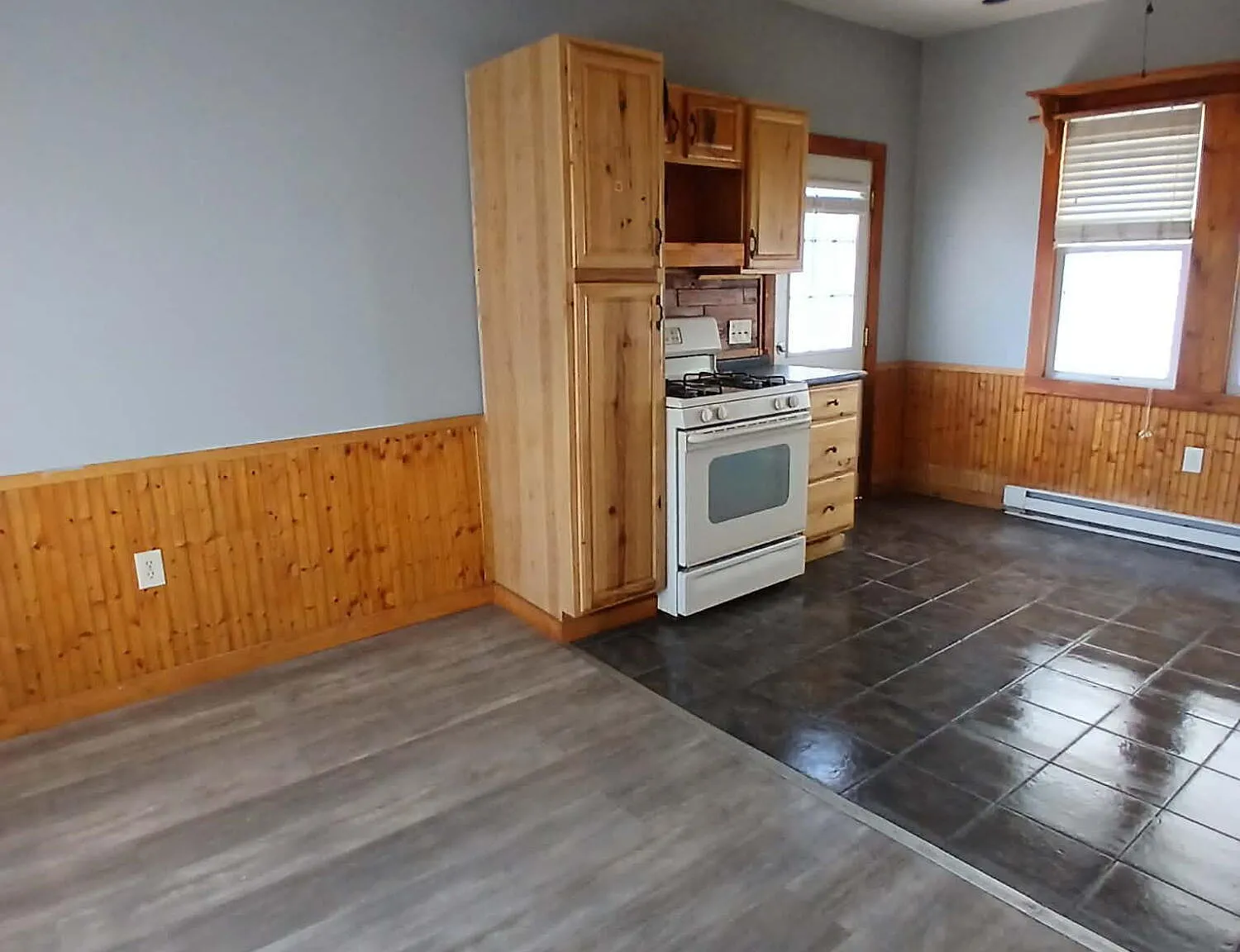 3 bed, 1.0 bath, 1200 sqft, $1,450 — Photo 2