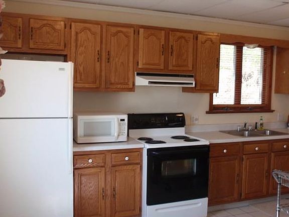 2nd image of 606 Hillcrest Dr
