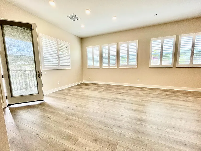 1692 Enterprise Dr — Photo 33