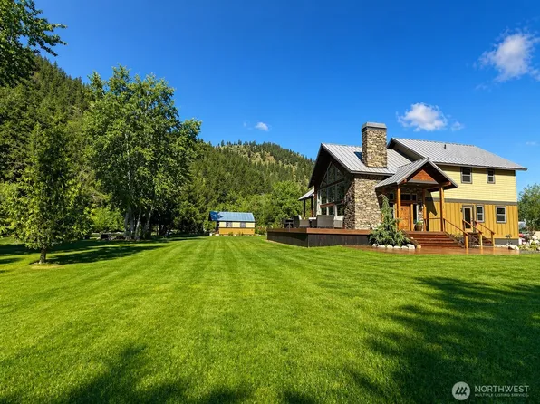 180 Country River Lane, Entiat, WA 98822