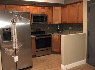 116 N 9th St #1R, Philadelphia, PA 19107