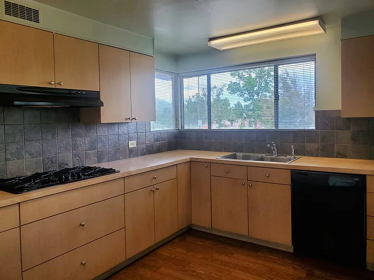 5000 W 17th Ave — Photo 9