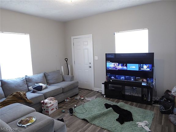 4th image of 3004 Woodbridge Ave