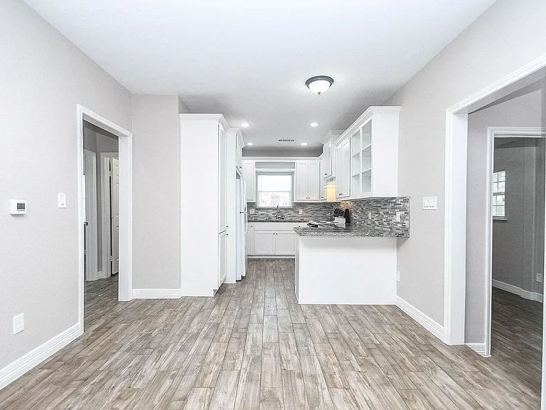 1405 Richard Ave — Photo 6
