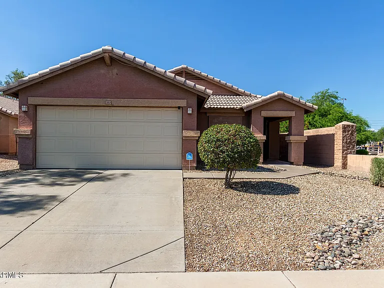 15864 W Anasazi St — Photo 2